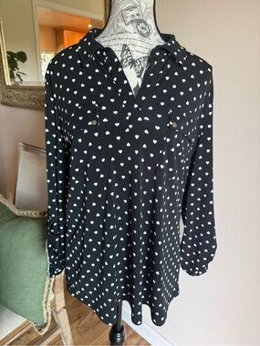 Jones New York -Black Heart-Print Women's Blouse - Classic Collared Tunic Large